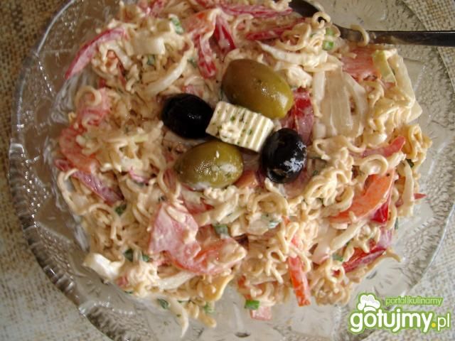 Sałatka z makaronem z zupek chińskich 2 Sałatka z makaronem z zupek chińskich 2