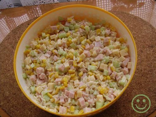 Sałatka z makaronikiem typu ryżyk Sałatka z makaronikiem typu ryżyk