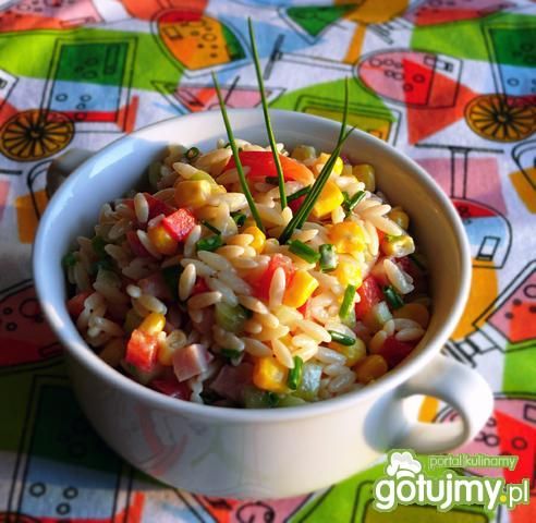 Sałatka z makaronu ryżowego i warzyw