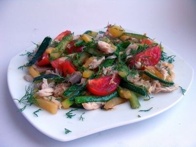 Sałatka z makrelą wędzoną