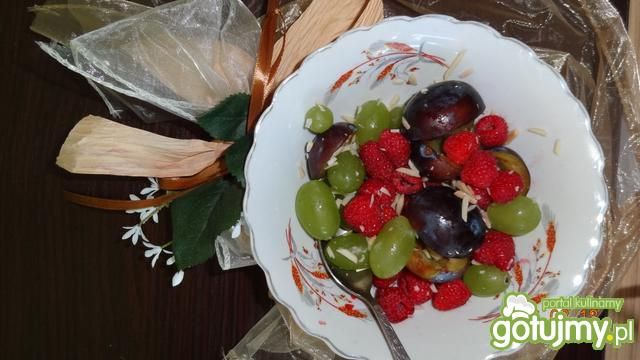 Sałatka z malinami