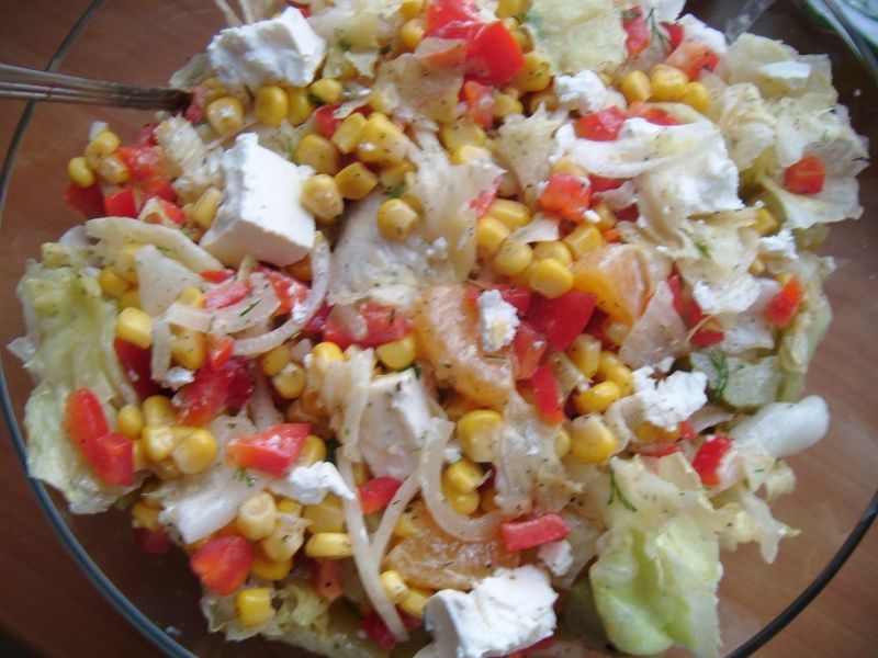 Sałatka z mandarynką i serem feta  Sałatka z mandarynką i serem feta