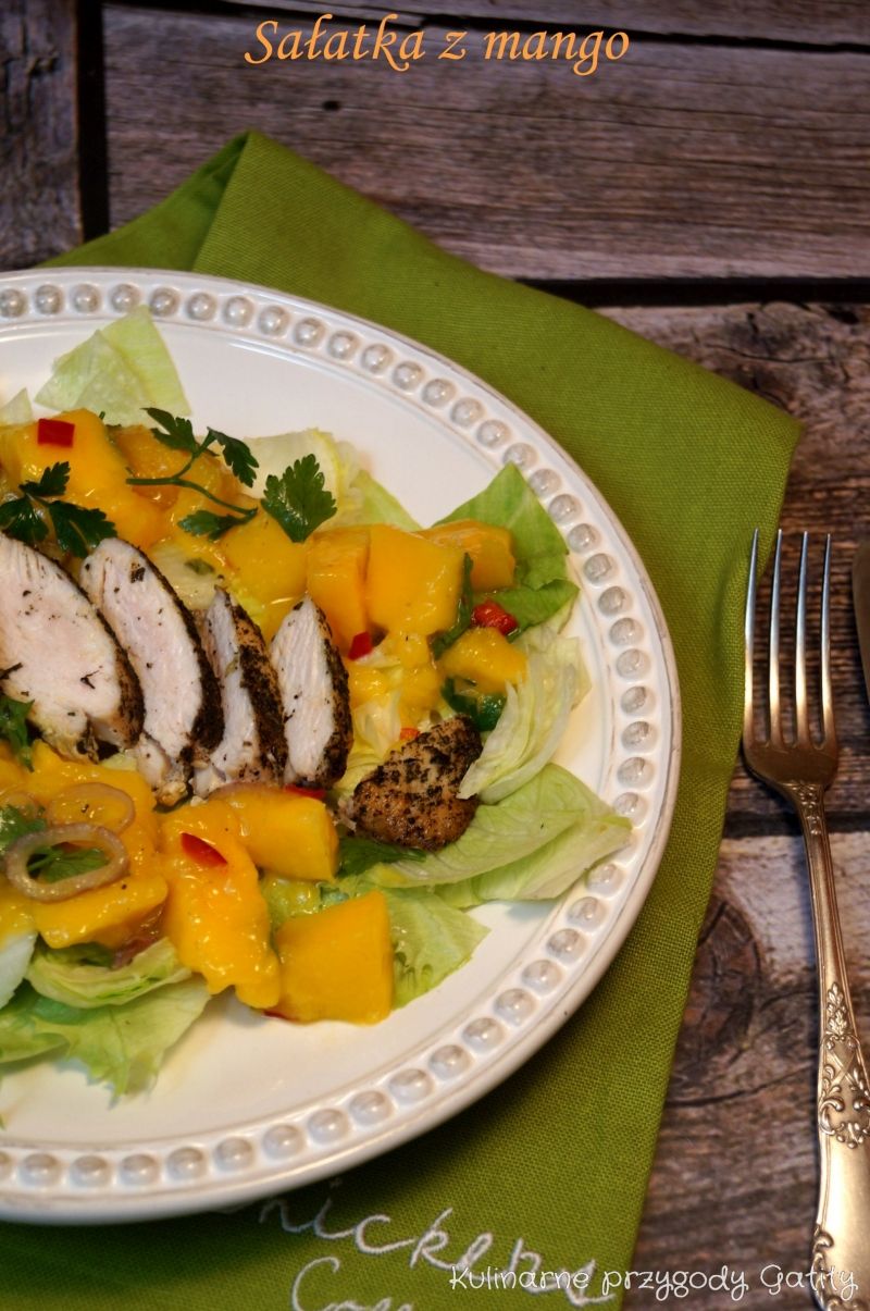 Sałatka z mango i kurczakiem 