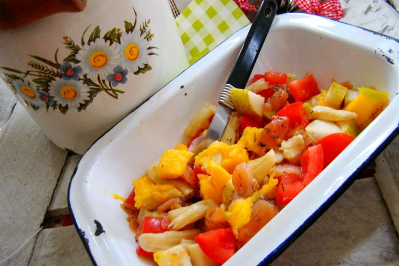 Sałatka z mango i wędzonego łososia Sałatka z mango i wędzonego łososia