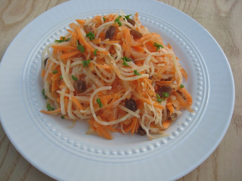 Sałatka z marchewki i marynowanego selera Sałatka z marchewki i marynowanego selera