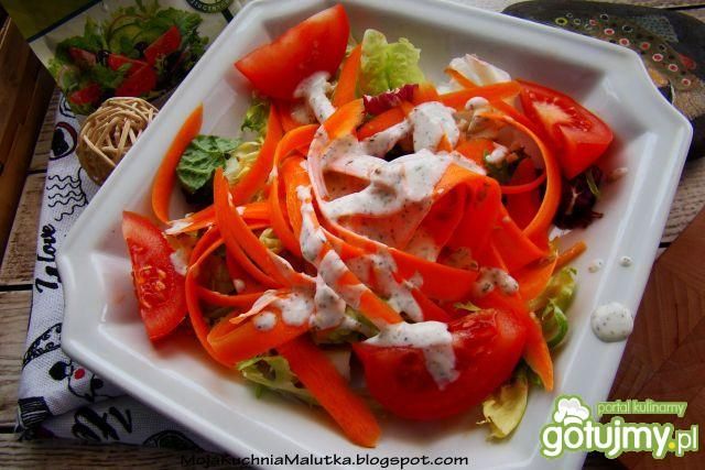 Sałatka z marchewki z sosem 