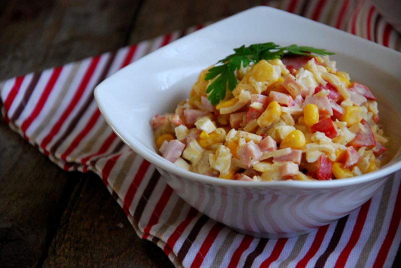 Sałatka z marynowaną cukinią