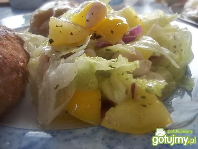 Sałatka z marynowanym czosnkiem Sałatka z marynowanym czosnkiem