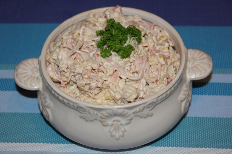 Sałatka z marynowanymi pieczarkami  Sałatka z marynowanymi pieczarkami