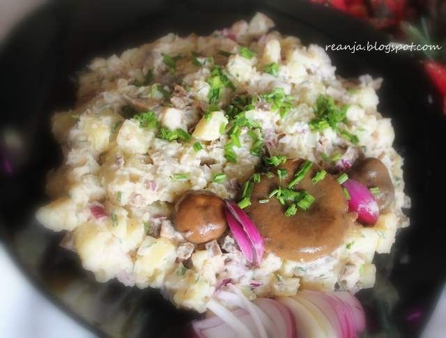 Sałatka z matiasów, rydzów z ziemniakami