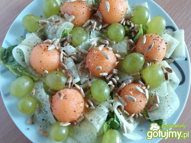 Sałatka z melonem i słonecznikiem Sałatka z melonem i słonecznikiem