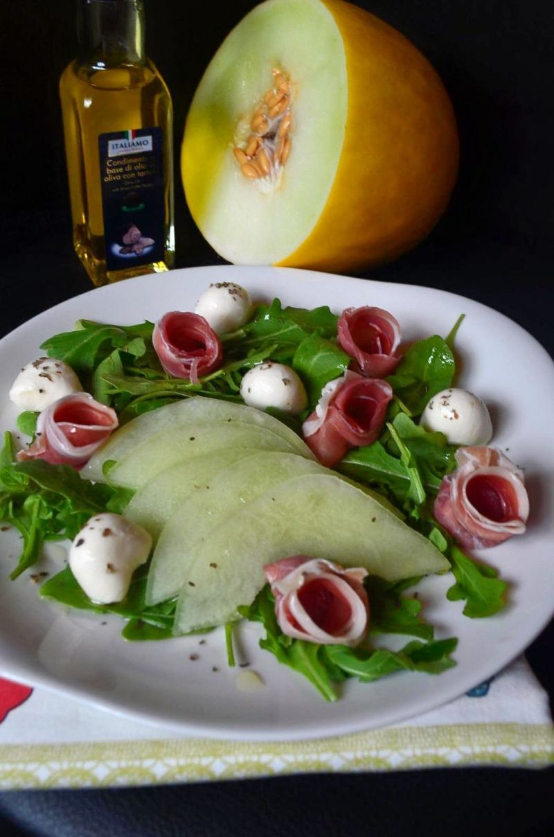 Sałatka z melonem i szynką parmeńską Sałatka z melonem i szynką parmeńską