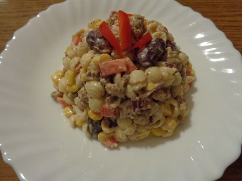 Sałatka z mięsem mielonym