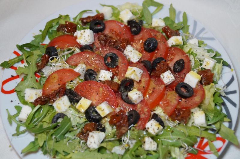 Sałatka z miodowym winegretem Sałatka z miodowym winegretem