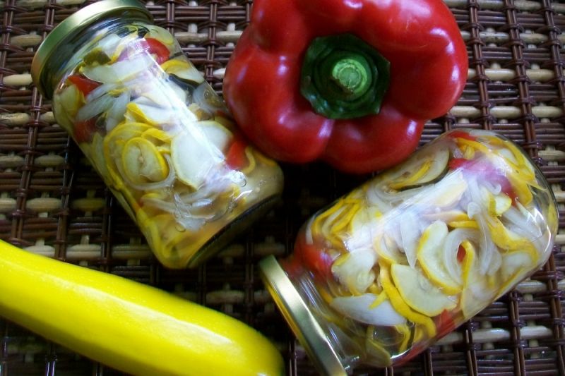 Sałatka z młodej cukinii