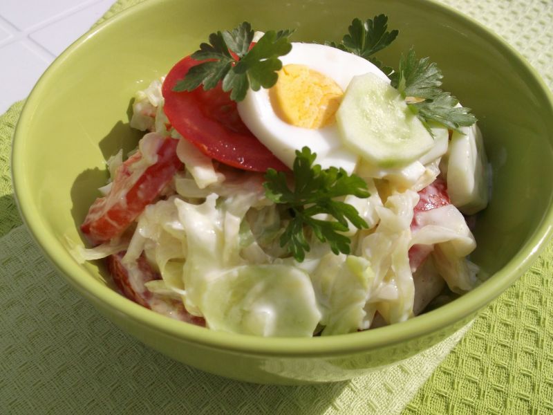 Sałatka z młodej kapusty