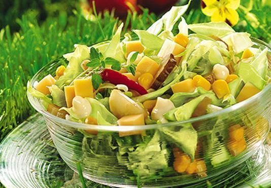 Sałatka z młodej kapusty Sałatka z młodej kapusty