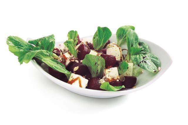 Sałatka z młodych buraczków z fetą