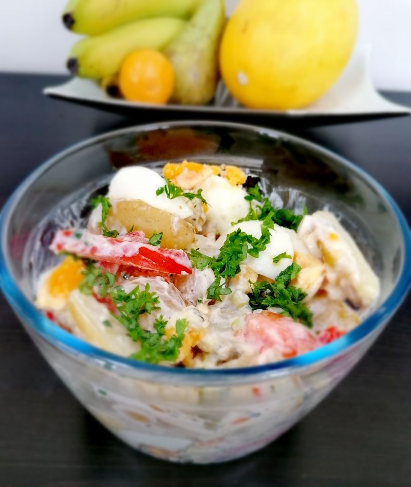 Sałatka z młodych ziemniaków w sosie twarożkowym