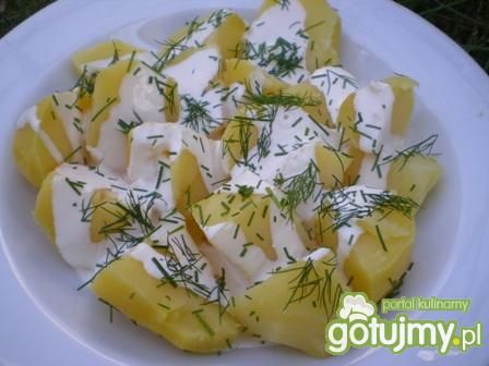Sałatka z młodych ziemniaków z sosem