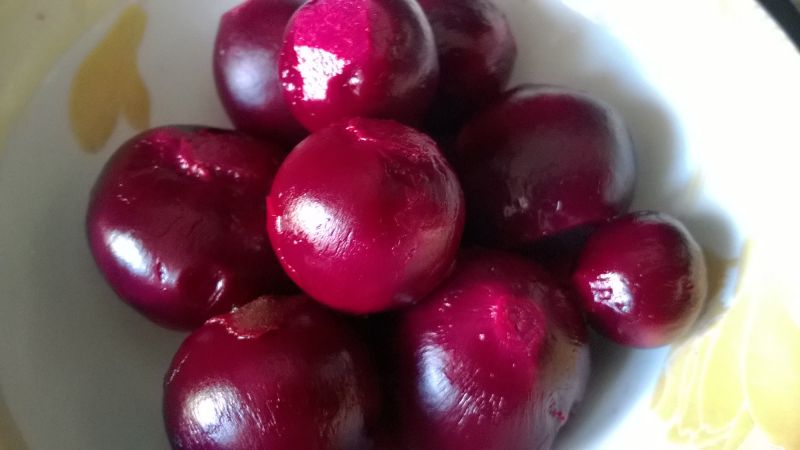 Sałatka z młodymi buraczkami i awokado