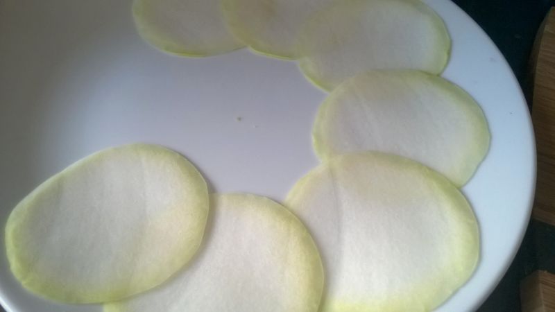 Sałatka z młodymi buraczkami i awokado