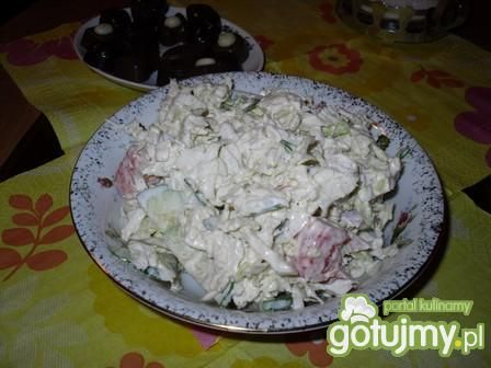 Sałatka z mozarelli i świeżych warzyw Sałatka z mozarelli i świeżych warzyw