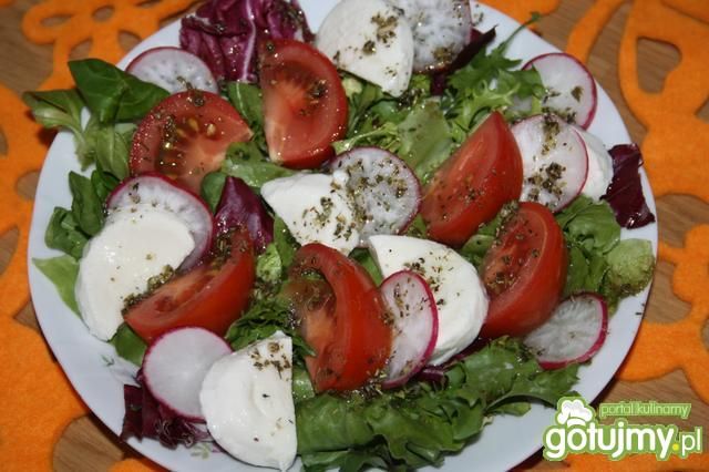 Sałatka  z mozzarellą