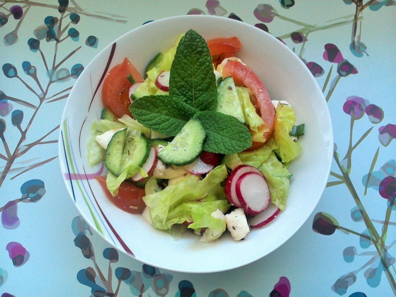 Sałatka z mozzarellą Sałatka z mozzarellą