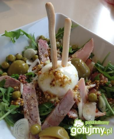 Sałatka z mozzarella i boczkiem Sałatka z mozzarella i boczkiem