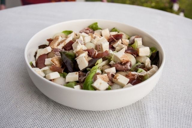 Sałatka z mozzarellą i melonem Sałatka z mozzarellą i melonem