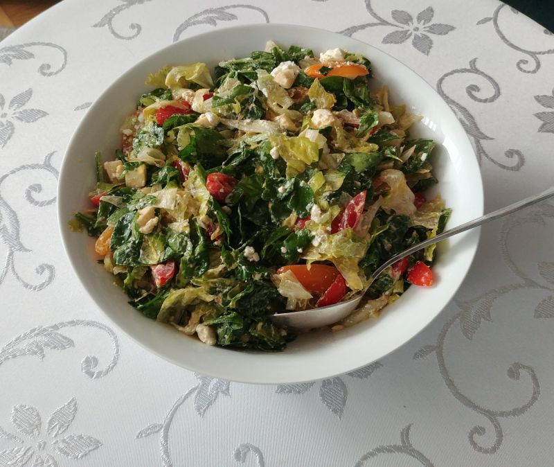 Sałatka z mozzarellą i pomidorami