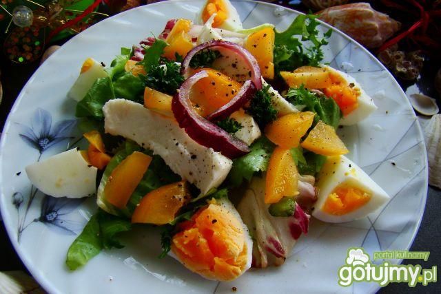 Sałatka z mozzarella i żółtym pomidorem  Sałatka z mozzarella i żółtym pomidorem
