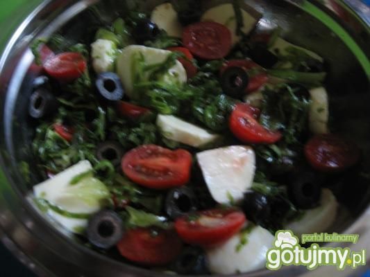 sałatka z mozzarellą, pomidorkami  sałatka z mozzarellą, pomidorkami