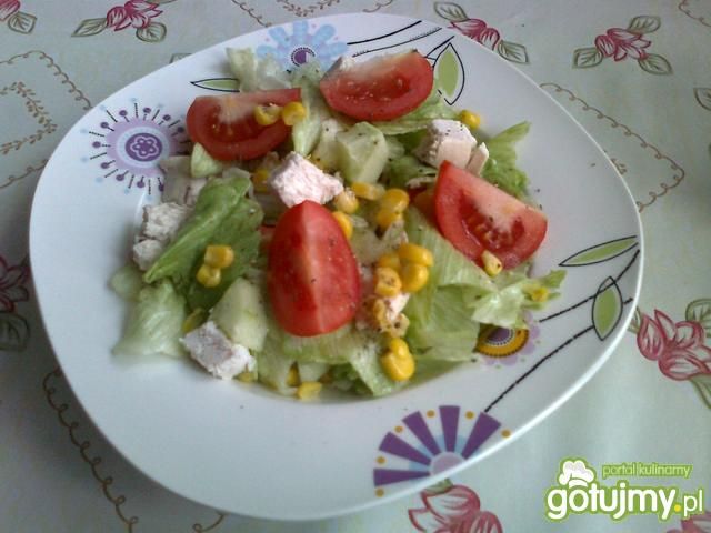 Sałatka z nowalijek z kurczakiem Sałatka z nowalijek z kurczakiem