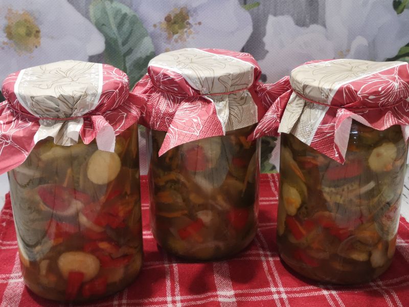 Sałatka z ogórkiem i papryką Sałatka z ogórkiem i papryką