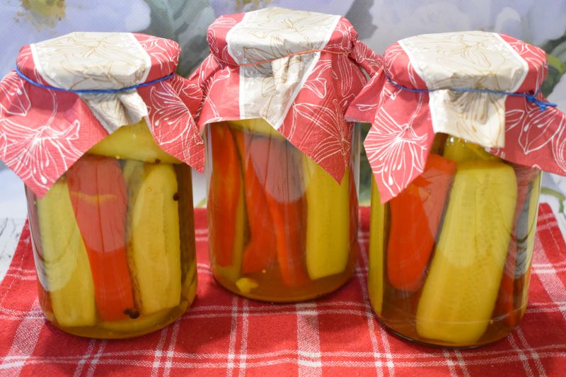 Sałatka z ogórkiem i papryką