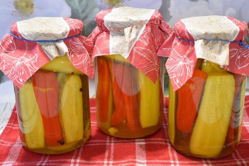 Sałatka z ogórkiem i papryką