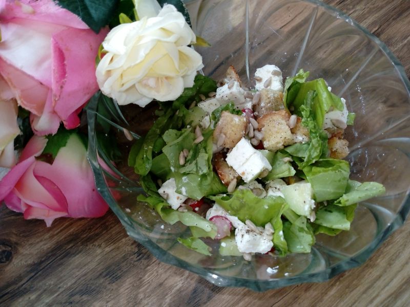 Sałatka z ogórkiem i serem feta