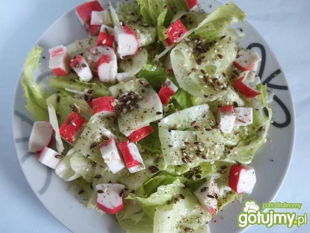 Sałatka z ogórkiem i surimi