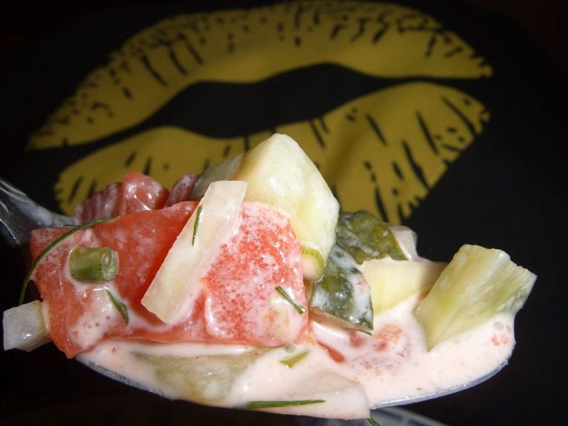 Sałatka z ogórkiem małosolnym Sałatka z ogórkiem małosolnym