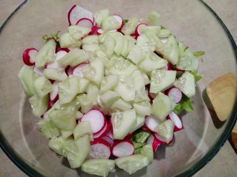 Salatka z ogorkiem zielonym