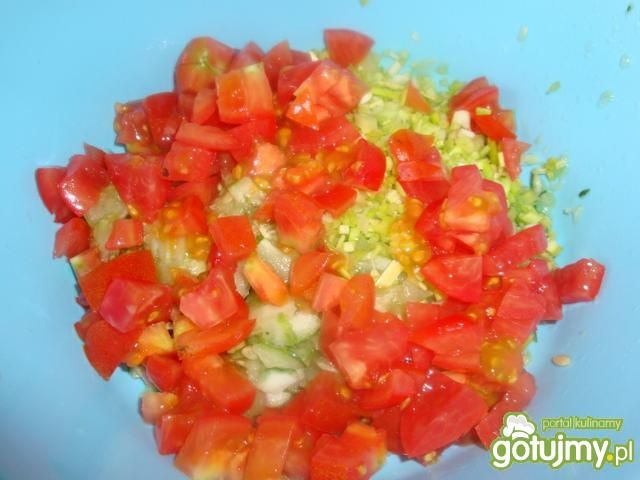 Sałatka z ogórków gruntowych i pomidorów