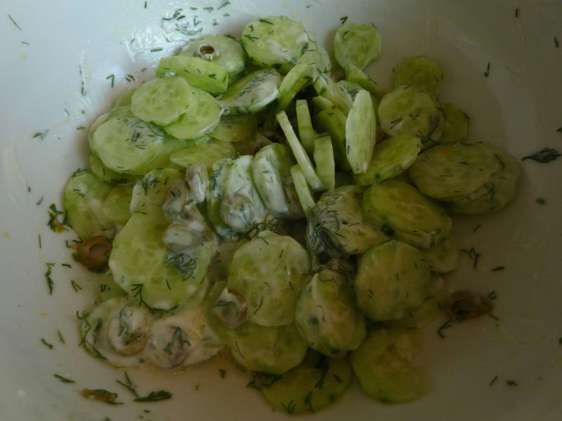 Sałatka z ogórków i oliwek