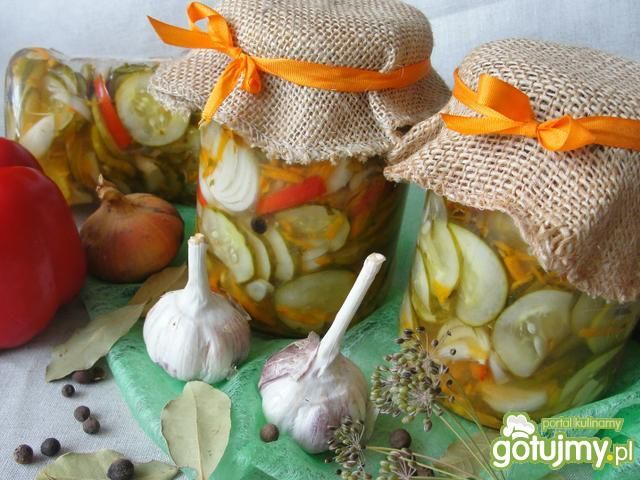 Sałatka z ogórków i papryki 6