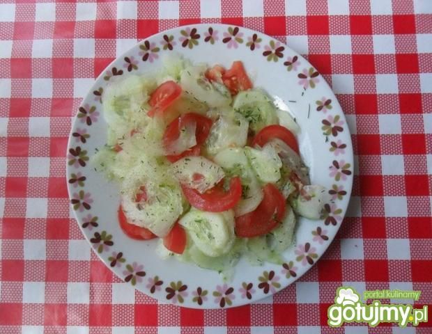 Sałatka z ogórków i pomidorów Sałatka z ogórków i pomidorów