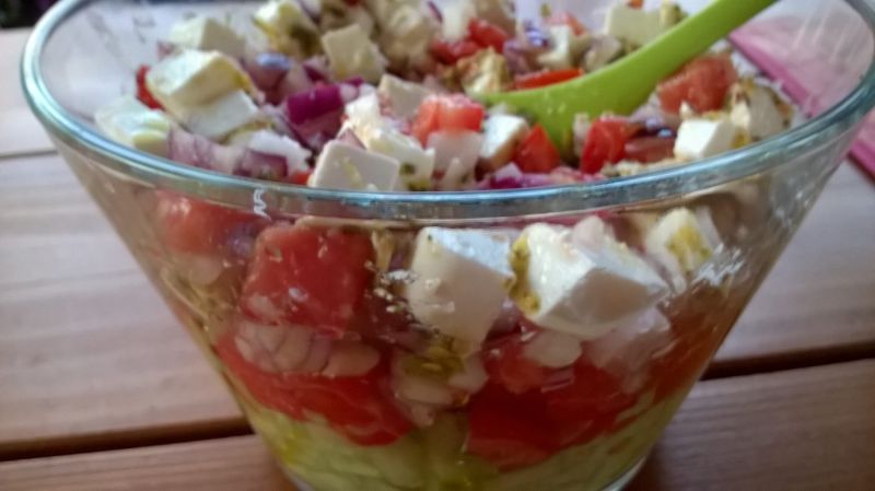 Sałatka z ogórków i pomidorów z serm feta Sałatka z ogórków i pomidorów z serm feta