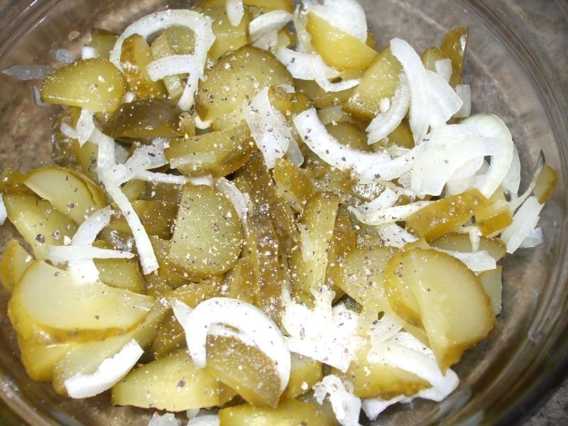 Sałatka z ogórków kiszonych Sałatka z ogórków kiszonych