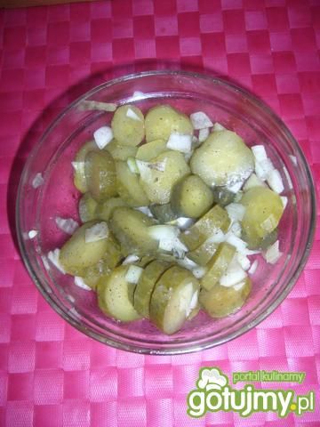 Sałatka z ogórków kiszonych z olejem