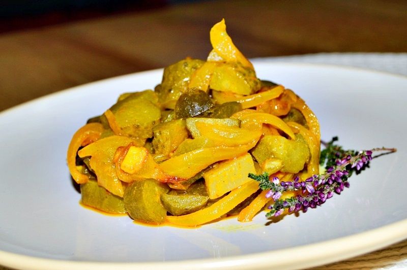 Sałatka z ogórków konserwowych i smażonej cebuli Sałatka z ogórków konserwowych i smażonej cebuli